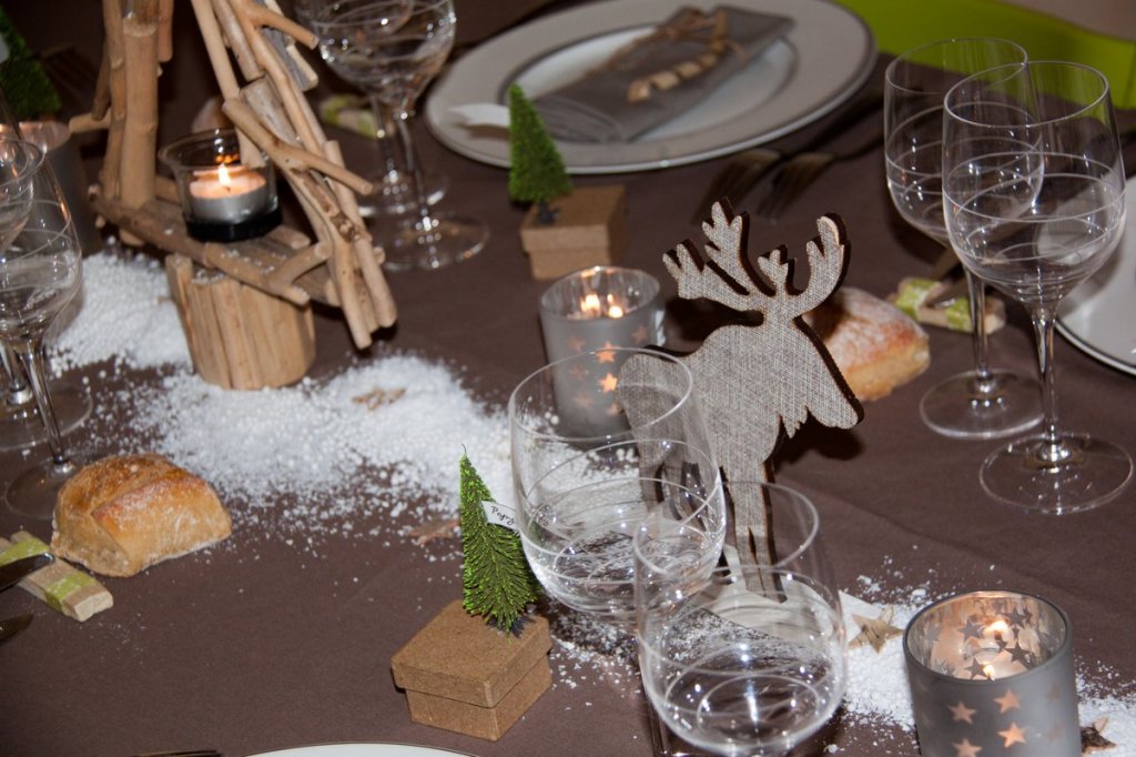 Réaliser une jolie table de Noël pour un repas en famille sublimé