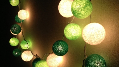 Décorer sa maison avec des guirlandes lumineuses  !