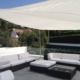 La voile d’ombrage : l’accessoire terrasse idéal pour passer l’été au frais