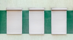 Quels sont les avantages de l’installation des volets roulants en aluminium ?