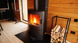 Que peut-on brûler dans un poêle à bois ?