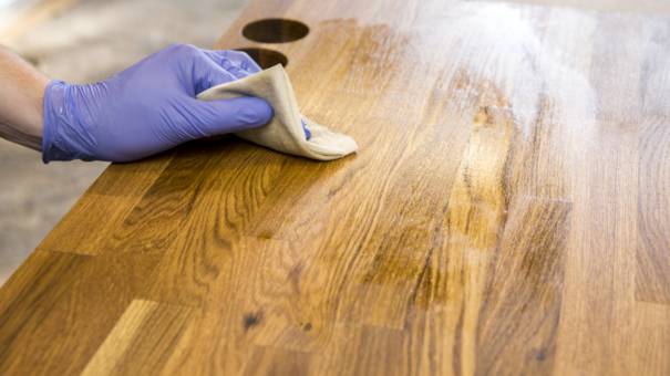 Comment prendre soin de vos meubles en bois en fonction des saisons ?